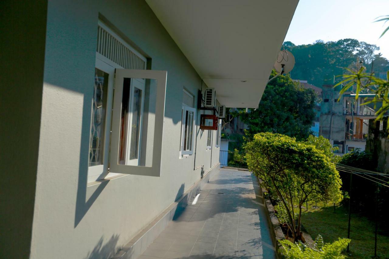 Mcleod-Inn Kandy Exterior photo